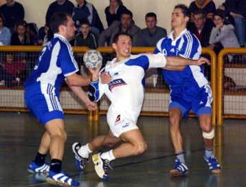 Ισόπαλο 19-19 το ντέρμπι της 17ης αγωνιστικής του χάντμπολ