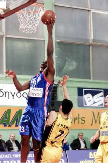 Εκτός έδρας νίκη της ΑΕΚ με 78-79