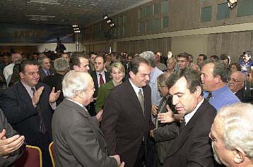 Να αφήσουμε τους διαχωρισμούς στην άκρη, τονίζει ο Κ.Καραμανλής