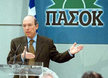 Μυστικός δείπνος Σημίτη με στελέχη του κόμματος