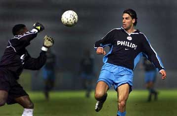 6-0 την Ντε Γκράαφστσαπ για την Eredivisien, στο 0-0 Αϊντχόβεν και Ρόντα