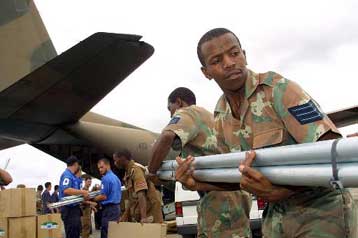 Εκατοντάδες χιλιάδες εγκλωβισμένοι από τις πλημμύρες στην αφρικανική χώρα