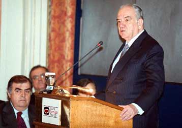 Με γοργό ρυθμό τρέχει η ελληνική οικονομία