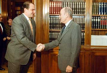 Του παρέδωσε το πόρισμα της ΝΔ για τις ελληνοποιήσεις