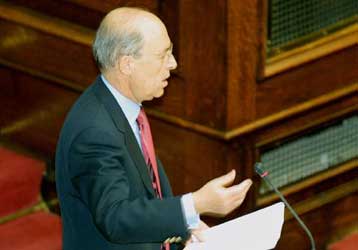 Δεν μπορούμε να δεχθούμε διπλή ονομασία