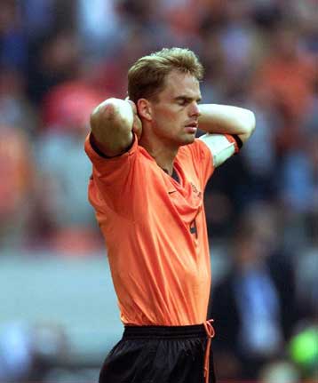 Διαφορετικά οριστικό «αντίο» στο πρωτάθλημα για τον Ντε Μπουρ