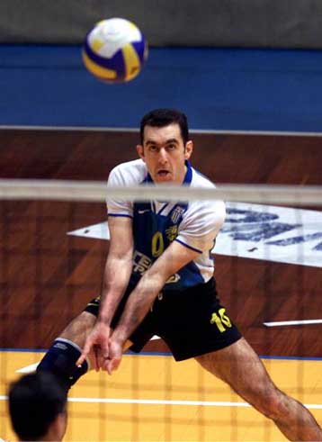 Αμαξόπουλος, Πασπαλάς και μόλις δύο ξένοι στη δεκάδα