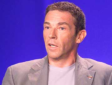 «Κοκότα πολυτελείας» ο Σιράκ, «τιποτένιος» ο Σρέντερ, σύμφωνα με τον Αυστριακό πολιτικό