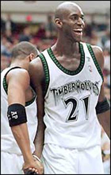 Νίκες για Μινεσότα και Σακραμέντο στη Δύση