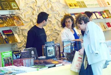 Διασημότητες θα μυήσουν τους νέους στο διάβασμα