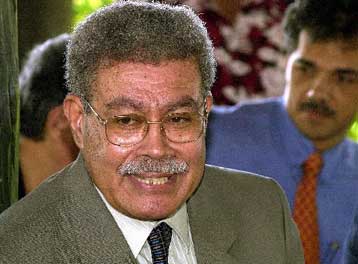 Καλείται να αφήσει την εξουσία εντός δεκαπενθημέρου