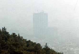 Πρόβλημα στις τιμές του ατμοσφαιρικού όζοντος στην Αθήνα σημειώνει η επίτροπος Βάλστρομ