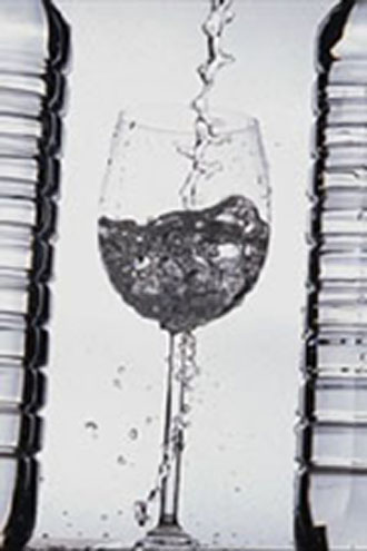 Διάψευση για μολυσμένο νερό: Συνεχείς οι ποιοτικοί έλεγχοι, τονίζει η εμπλεκόμενη εταιρεία