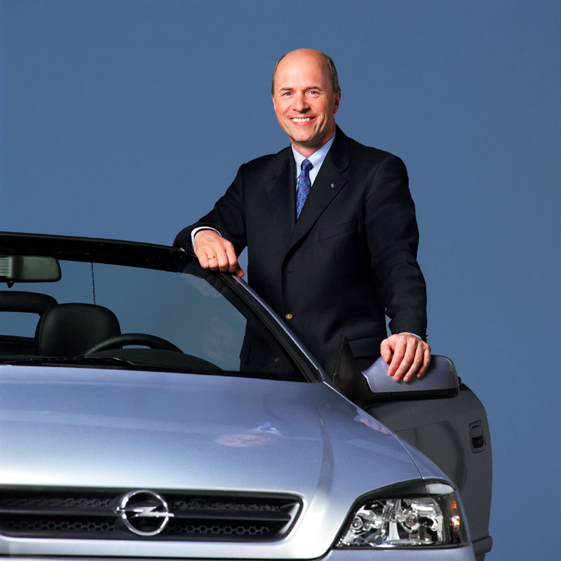 Ο Carl-Peter Forster στο… τιμόνι της Opel