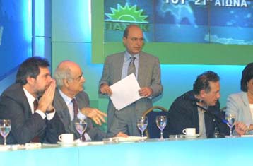 «Φουντώνουν» οι φήμες για αλλαγές στην κυβέρνηση και το ΠΑΣΟΚ