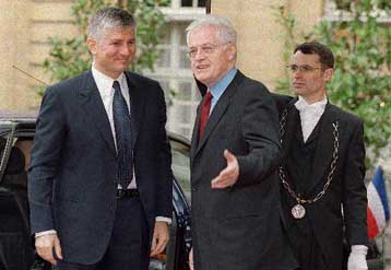 Σε θερμό κλίμα οι συνομιλίες Ζοσπέν – Τζίντζιτς για την ανοικοδόμηση της Σερβίας