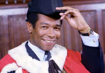 Ρατσιστικά σχόλια βουλευτή απειλούν τους Βρετανούς Συντηρητικούς