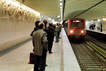 Στάσεις εργασίας στα μέσα μαζικής συγκοινωνίας την Τρίτη