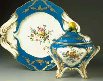 Εκθέματα του Εθνικού Μουσείου Κεραμικής των Σεβρών στο Μουσείο Μπενάκη