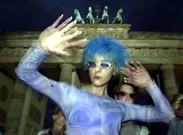 Είκοσι ένα άτομα κατηγορούνται για χρήση και κατοχή ναρκωτικών σε πάρτι