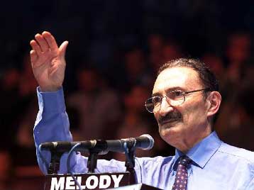 Ο Ετζεβίτ εξελέγη και πάλι πρόεδρος του Κόμματος της Δημοκρατικής Αριστεράς