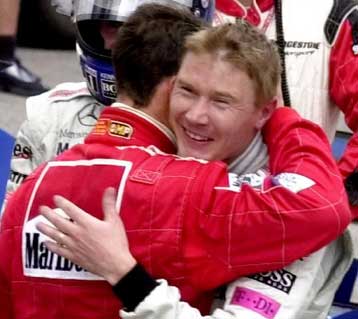 «Δώρο» πρωτιάς από Χάκινεν σε Σουμάχερ στον τελευταίο γύρο