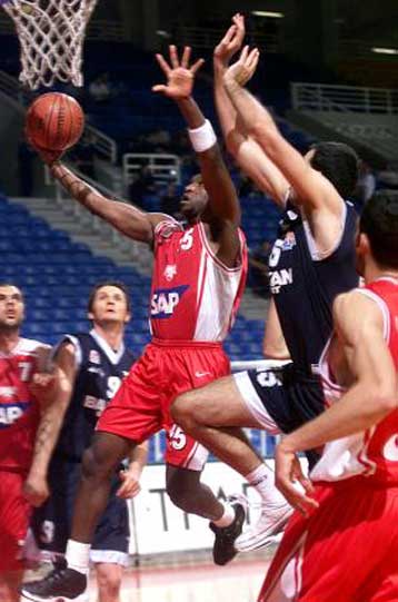 Οι «ερυθρόλευκοι» με περίπατο 91-70 τον Ηρακλή κατέκτησαν την τρίτη θέση