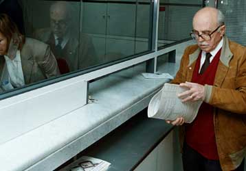 Από 3 έως 31 Μαΐου το «ραντεβού» με τις ΔΟΥ για μισθωτούς και συνταξιούχους