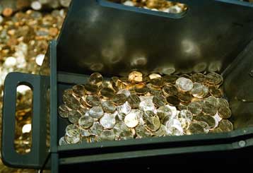 Αγώνας δρόμου του οικονομικού επιτελείου για εξόφληση τεσσάρων τρισ. του δημόσιου χρέους