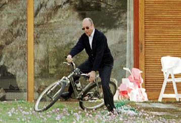 Τα βιώματα και τα όνειρά του αποκαλύπτει στα… παιδιά ο Κ.Στεφανόπουλος