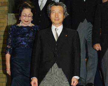 Επίπεδα – ρεκόρ αγγίζει η λαϊκή υποστήριξη στο νέο Ιάπωνα πρωθυπουργό