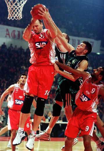 Προβάδισμα ο Παναθηναϊκός 36-33 τον Ολυμπιακό στο α ημίχρονο