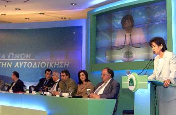 Επικρίσεις σε ΠΑΣΟΚ και κυβέρνηση από Β.Παπανδρέου και στελέχη του Κινήματος