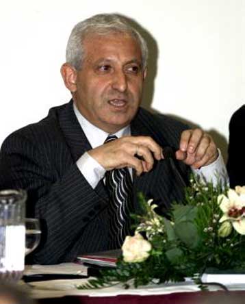 Δεν υπάρχουν κυβερνητικές παρεμβάσεις, λέει ο Λυσσαρίδης – Αντιδρά η ΕΠΟ