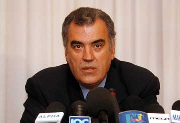 Διαψεύδει και πάλι η κυβέρνηση τα περί παραίτησης Γιαννίτση