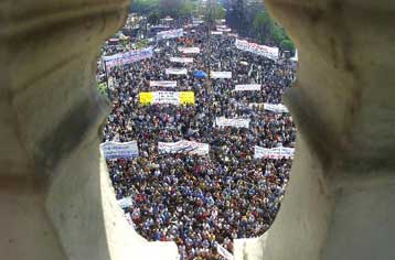 ΣΥΝ και ΑΔΕΔΥ διαπιστώνουν τα μηνύματα των κινητοποιήσεων της Πέμπτης