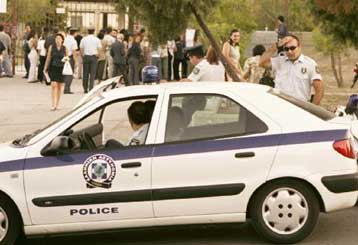 Ένας νεκρός από επίθεση αγνώστων σε δύο αλλοδαπούς στα Πετράλωνα