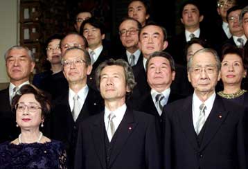 Διορισμός υπουργών και υποσχέσεις μεταρρυθμίσεων από τον Γ.Κοϊζούμι