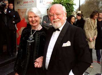 Για τη συμβολή του στον αντιρατσιστικό αγώνα βραβεύτηκε ο Ρίτσαρντ Ατέμπορο