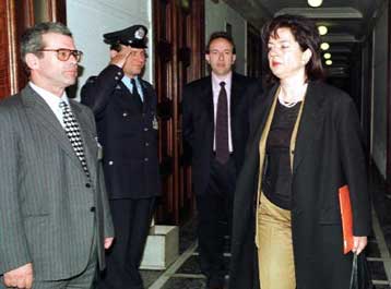 Με πακέτο προτάσεων προσέρχεται η Β.Παπανδρέου στο Υπουργικό Συμβούλιο