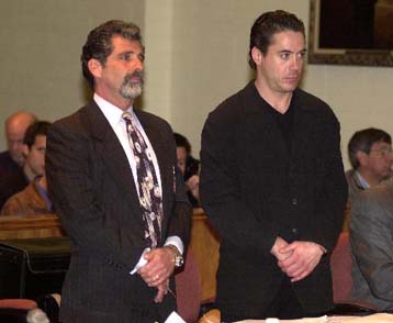 Απολύθηκε από το δημοφιλές σίριαλ <I>Αlly MacBeal</I> ο Ρόμπερτ Ντάουνι Τζ.