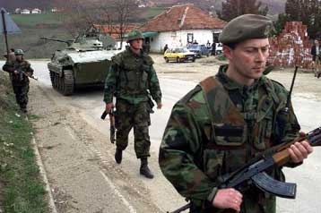 Η ΕΕ χαιρετίζει την απαγγελία κατηγοριών σε άνδρες του γιουγκοσλαβικού στρατού