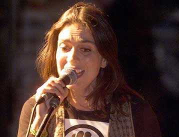 Aφιέρωμα στη Λένα Πλάτωνος από τη Σαβίνα Γιαννάτου