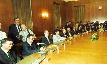 Κυβερνητική στήριξη για αλλαγές στις δημόσιες υπηρεσίες ζητά η Β.Παπανδρέου