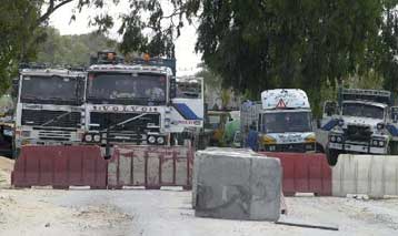 Στον πλήρη αποκλεισμό των παλαιστινιακών εδαφών προχώρησε το Ισραήλ