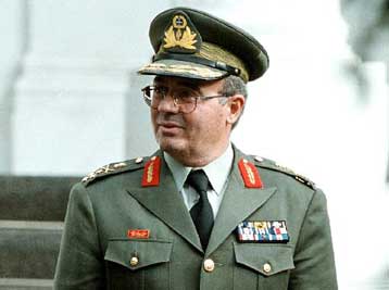 Την προσφορά του στρατηγού Παραγιουδάκη τίμησαν οι Κύπριοι