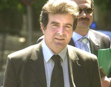 Ο Μ.Χρυσοχοΐδης συζήτησε με τον πρωθυπουργό για 2004 και τρομοκρατία