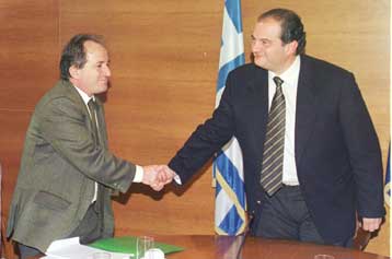 Δεν θα περάσει το ασφαλιστικό, τόνισε στον Πολυζωγόπουλο ο Καραμανλής