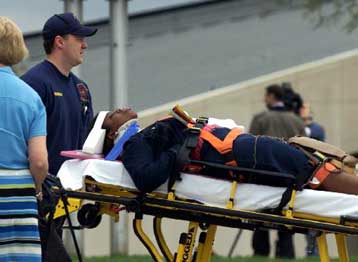 Οδηγός σχολικού λεωφορείου σκοτώνει ένα άτομο και τραυματίζει άλλα τρία