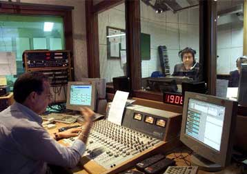 Οι σταθμοί θα πληρώνουν για την αναμετάδοση μουσικής μέσω Internet